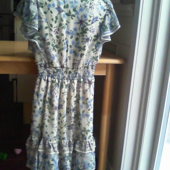 Max Studio polyester chiffon knee-length short sleeve dress. - Picture 3 of 5
